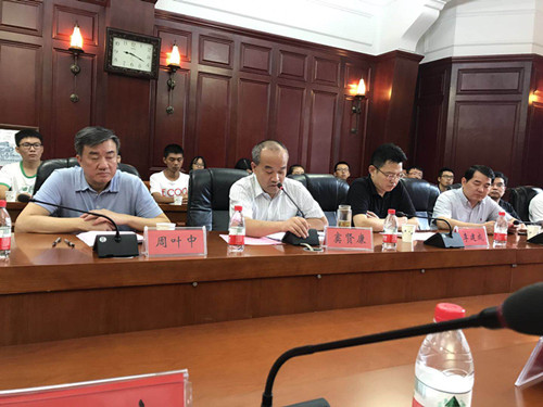 珞珈情深 回饋母?！錆h大學(xué)舉行柯建東校友捐贈及校董聘任儀式